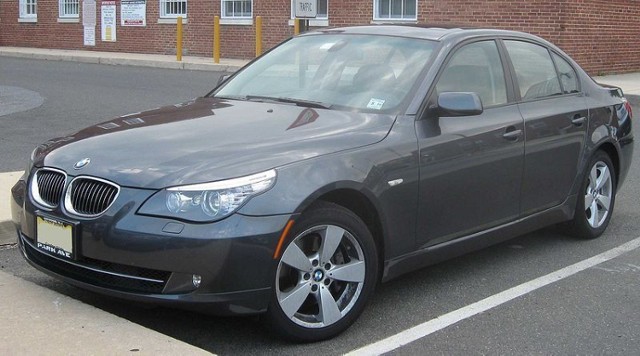 http://pl.wikipedia.org/w/index.php?title=Plik:BMW_528xi_sedan.jpg&filetimestamp=20081001161809