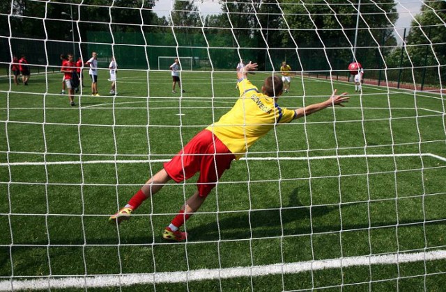 Bieżnia lekkoatletyczna, boisko do piłki nożnej, siatkówki i ...