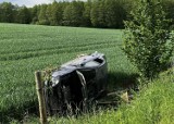 Samochód osobowy wypadł z drogi wojewódzkiej w gminie Stary Dzierzgoń. Kierowca trafił do szpitala