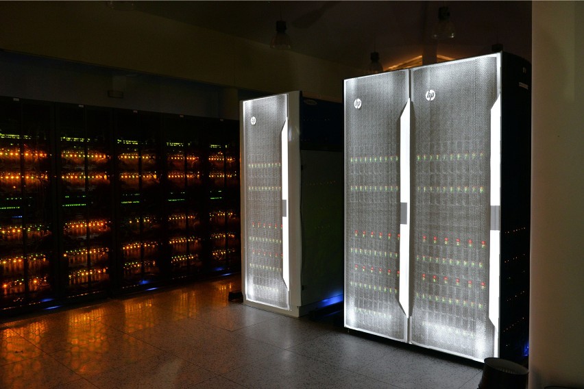 Superkomputer na Politechnice Gdańskiej. Biliard informacji w sekundę [WIDEO,ZDJĘCIA]