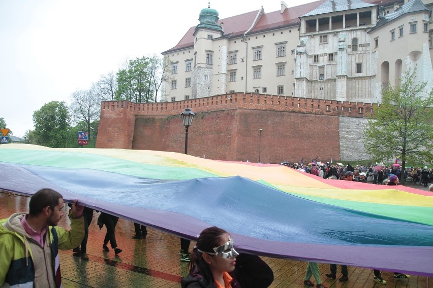 Kraków. 13. Marsz Równości przeszedł ulicami miasta [DUŻO ZDJĘĆ, WIDEO]