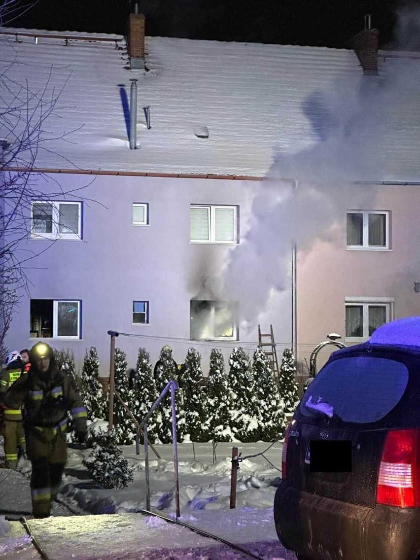 Tajemniczy pożar mieszkania w Boguszowie-Gorcach pod Wałbrzychem. Nieznana przyczyna, a ogień strawił wszystko