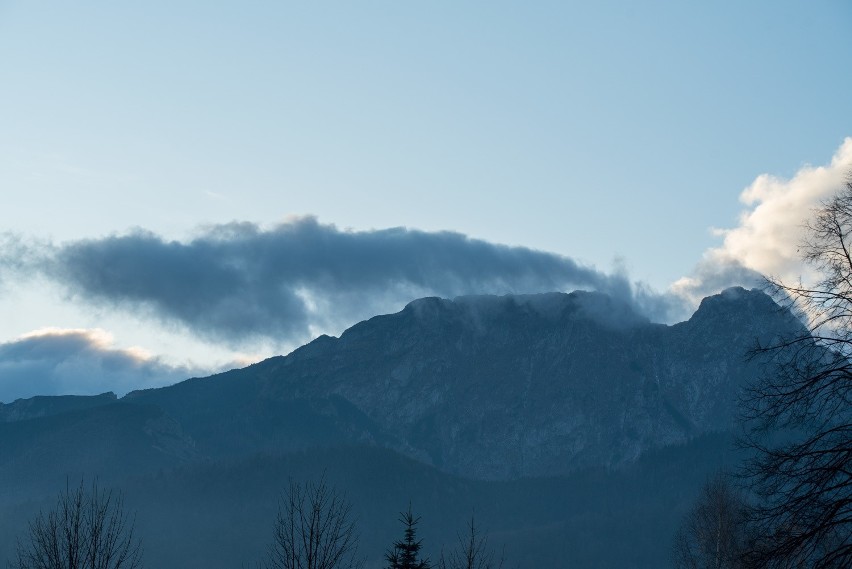 Tatry. W górach halny. Wiatr przyniesie opady śniegu [ZDJĘCIA]