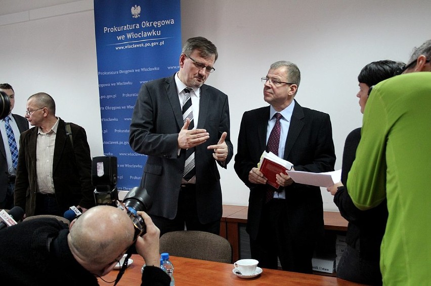 Jan Stawicki (z lewej), szef prokuratury okręgowej we...