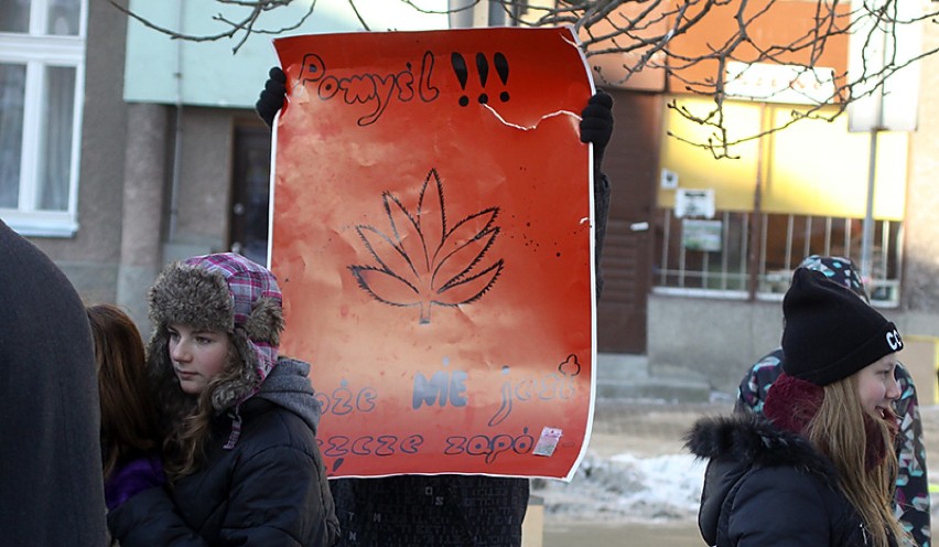 Pikieta przeciwko sprzedaży dopalaczy w Olsztynie [zdjęcia]