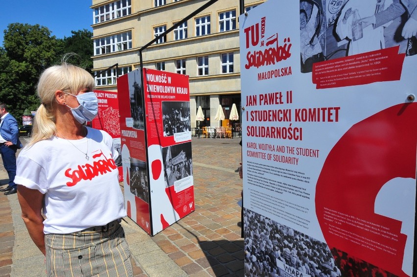 Wystawa „Tu rodziła się Solidarność” na Placu Szczepańskim [GALERIA]              