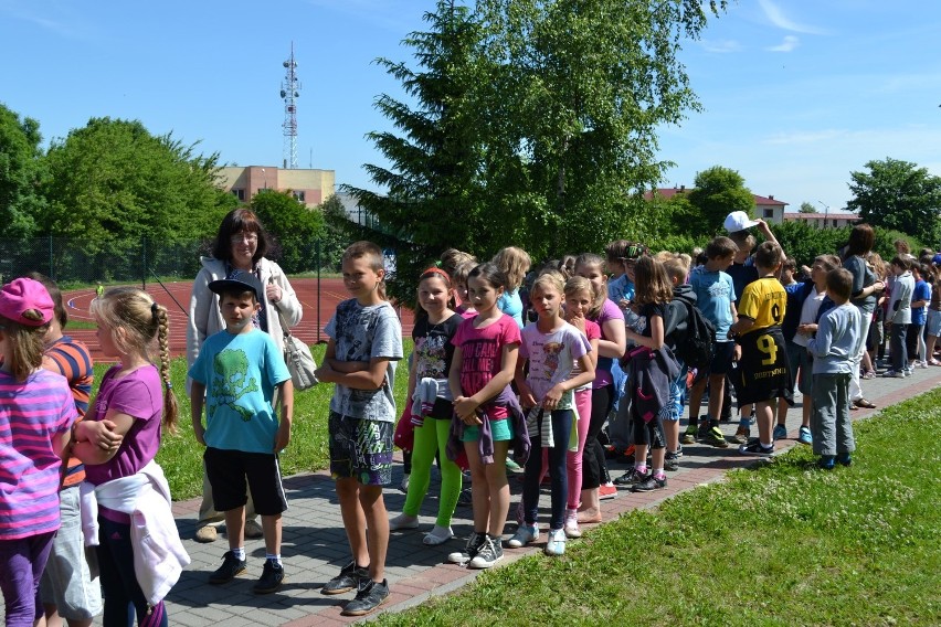 Człuchów. Sport, doświadczenia naukowe, iluzjoniści... w człuchowskiej podstawówce