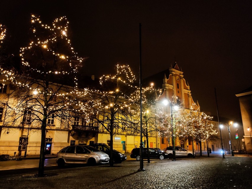 Świąteczne iluminacje w Kaliszu. Część z nich pochodzi z...
