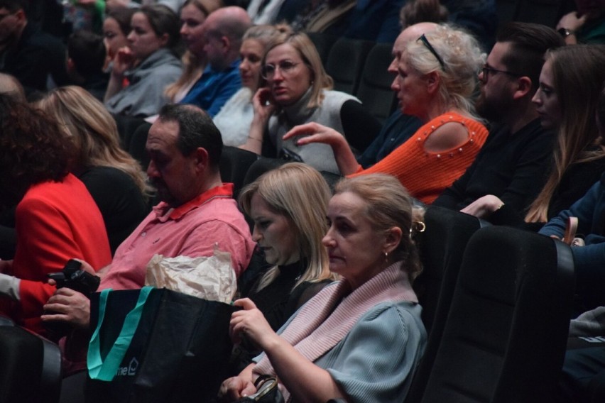 „Pierwsza gwiazdka” rozświetliła Konin. Bożonarodzeniowy koncert za nami. Na scenie taniec i śpiew w świątecznym klimacie