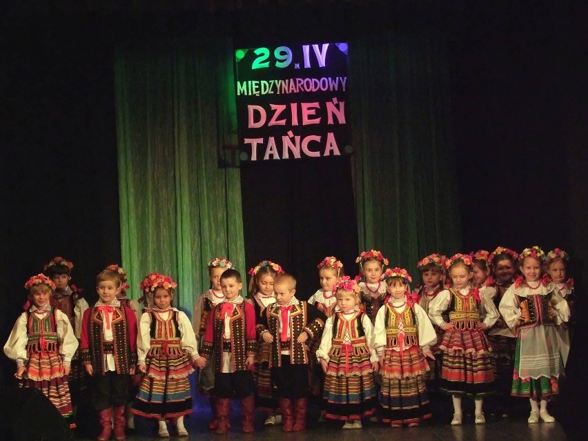 Koncert &quot;Z tańcem przez świat&quot; [zdjęcia]