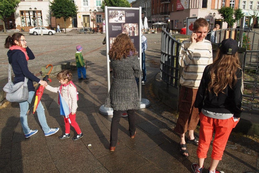 Wystawa "Gnieźnianie" na Rynku. Fotograficy portretowali pokolenia
