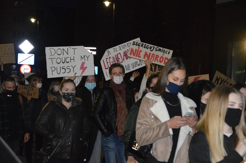 Manifestanci zablokowali rondo im. Lecha Kaczyńskiego przy...