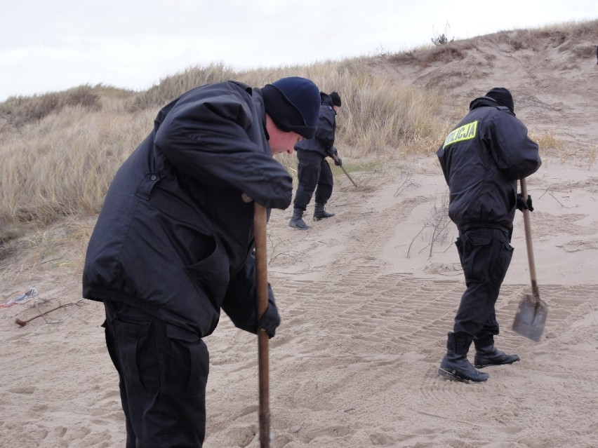 Darłowo. Policja szukała szczątków Michała ze Sławna na plaży w Darłówku Zachodnim
