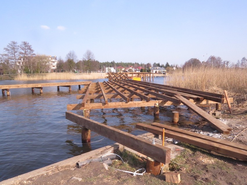 Na przebudowywanej plaży w Brodnicy pojawią się ławki, nowe...