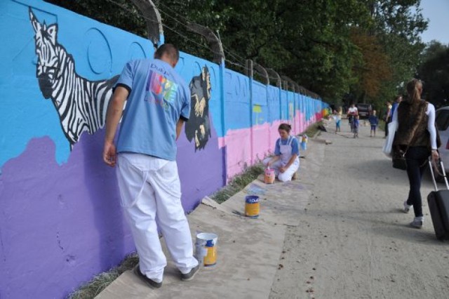 Malowanie muru zoo 18 września 2011 let's color