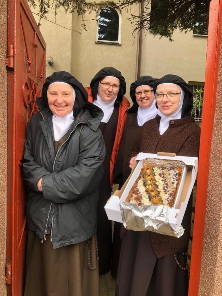 Zakonnice z Archidiecezji Gdańskiej upiekły w trzy dni dwieście blach ciast. Część z nich wręczono medykom i pacjentom gdyńskiego szpitala