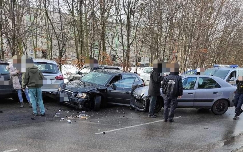 Na ul. Poniatowskiego kierowca citroena wjechał w audi. W...