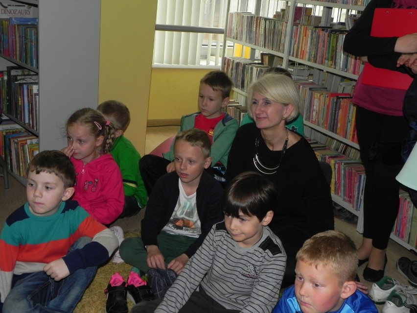 Wieluń: Rodzinne czytanie w wieluńskiej bibliotece