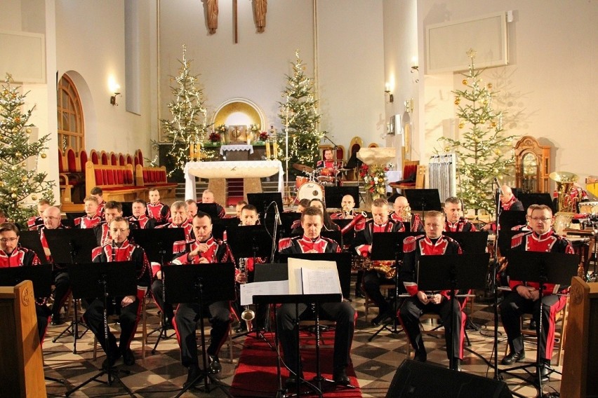 Piękny koncert kolęd w Ostrej Bramie w Skarżysku w wykonaniu Orkiestry Koncertowej Reprezentacyjnego Zespołu Artystycznego Wojska Polskiego