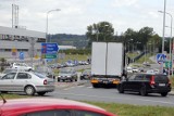 Trzy dni utrudnień na zjeździe z autostrady A4 na lotnisko w Balicach. Drogowcy będą wymieniać nawierzchnię