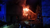 Kuźnia Raciborska: ojciec uratował syna z pożaru. 30-latek trafił do szpitala. Straty materialne są olbrzymie