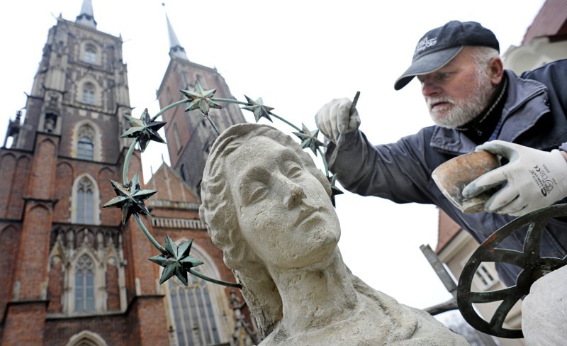 Wrocław: Matka Boska odzyskała głowę i koronę (ZDJĘCIA)