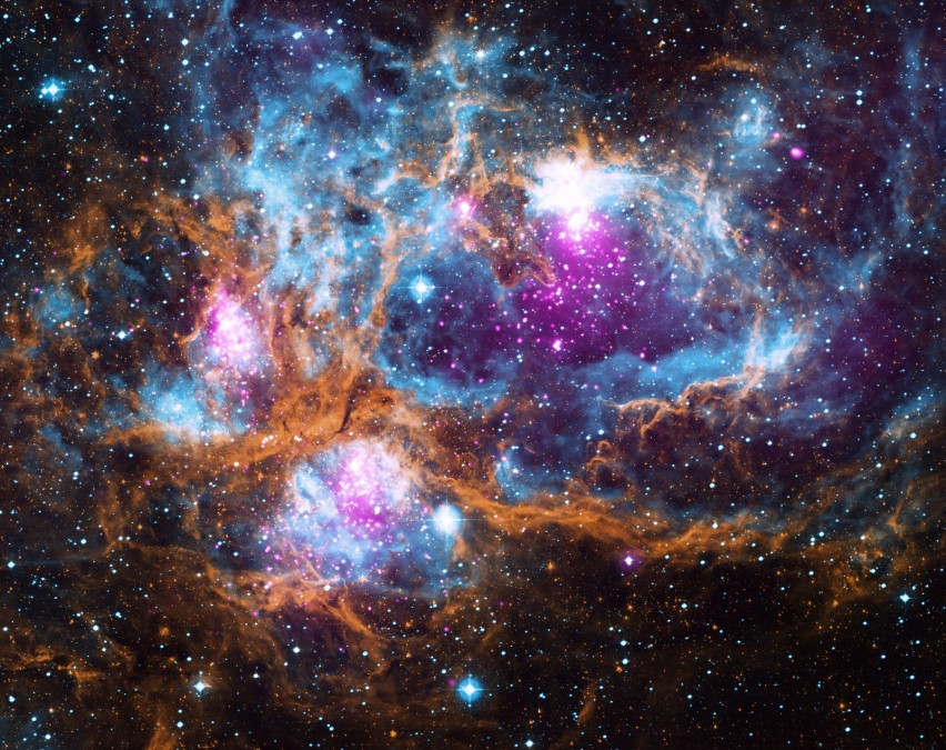 W kosmosie nie ma pór roku, ale ten obszar kojarzy się z zimą. Zobacz piękne zdjęcie obiektu NGC 6357