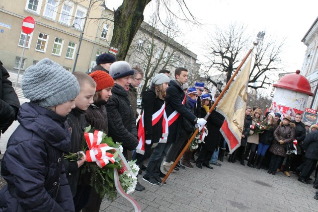 Uroczystości poprowadził Zbigniew Wdowiak, Przewodniczący Miejskiego Komitetu Ochrony Pamięci Walk i Męczeństwa w Kutnie.