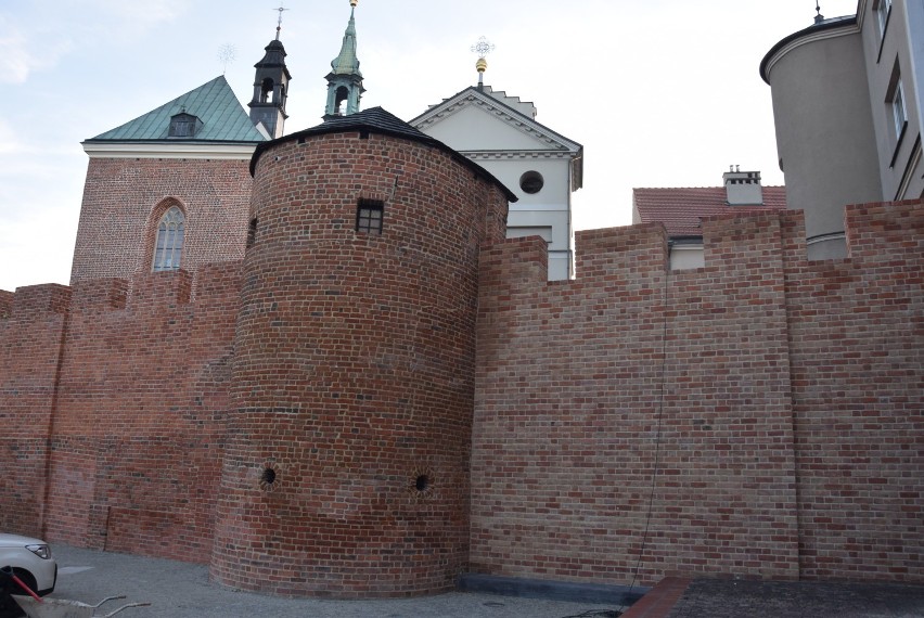 Dorotka, Marcinek i żaba. Budowa Centrum Kaliskich Baśni i...