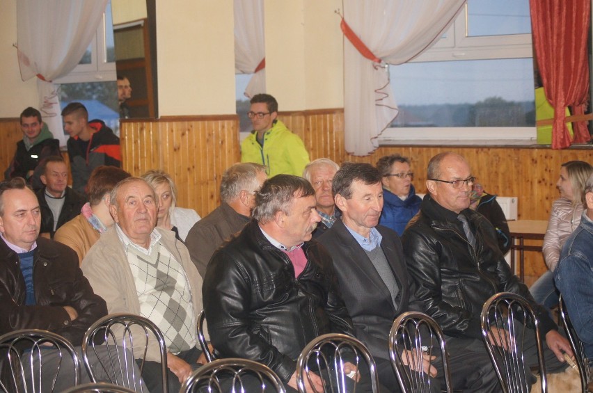 Obawiają się spalarni opon mającej powstać na pograniczu miejscowości Wielgie, Dymek i Szynkielów