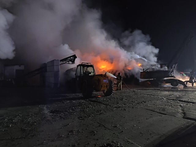 Do pożaru składowiska odpadów przy ul. Ceramicznej doszło w nocy, 6 października