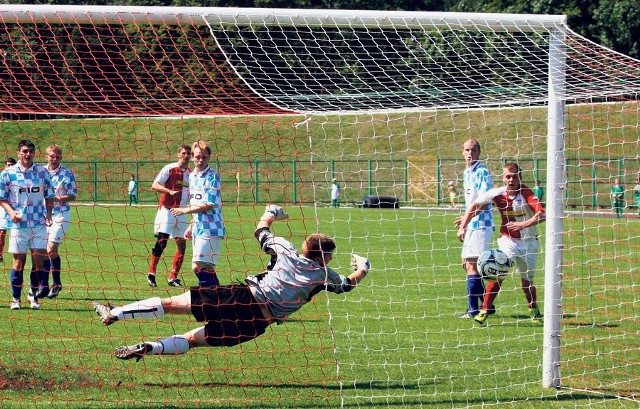 Lider z Zawiercia nie miał liości dla przeciwników z Sarnowa i wygrał 7:2, pieczętując przy okazji awans