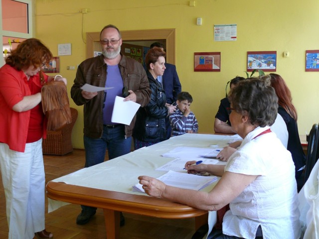 Głosowanie w OKW nr 3 w Bełchatowie. Tu frekwencja była najniższa
