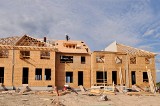 Polacy budują domy, bo mieszkania są drogie