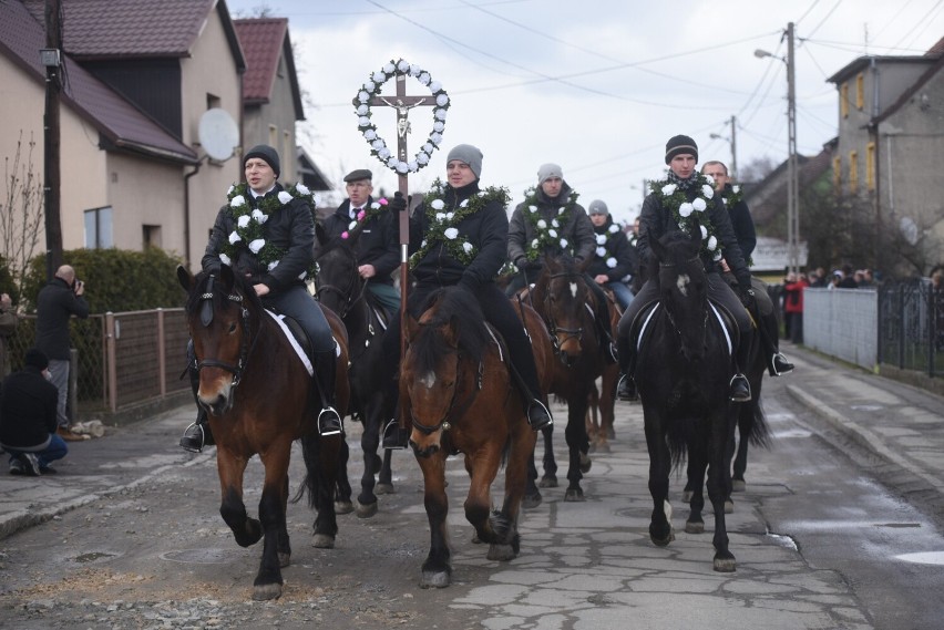 Procesja konna w Ostropie