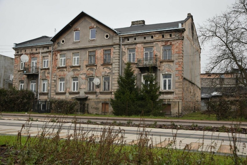 W Starachowicach powstaną kolejne mieszkania. Miasto kupiło zabytkową kamienicę. Zobacz zdjęcia