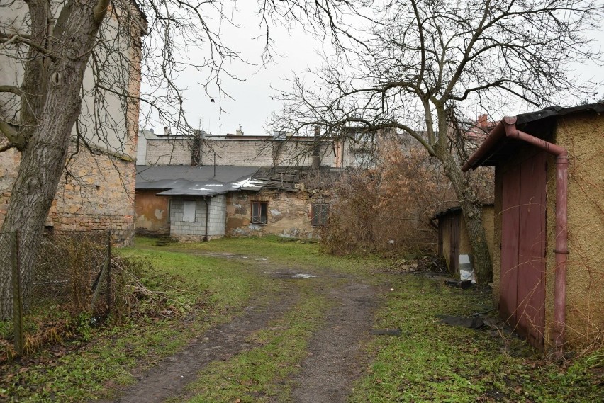 W Starachowicach powstaną kolejne mieszkania. Miasto kupiło zabytkową kamienicę. Zobacz zdjęcia