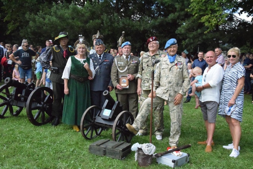 Święto Wojska Polskiego w Rychwałdzie. Był piknik militarny i uroczysta msza święta - zobacz ZDJĘCIA