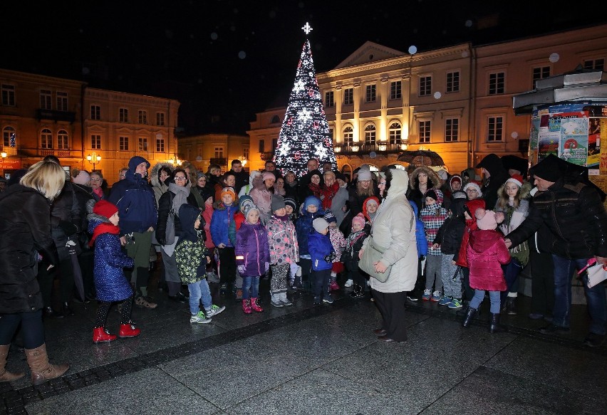 Sztuczna choinka w Piotrkowie 2017