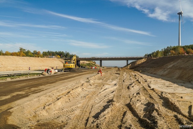 Budowa autostrady A1 Radomsko - Kamieńsk. Tak postępują prace? [druga połowa października 2019)