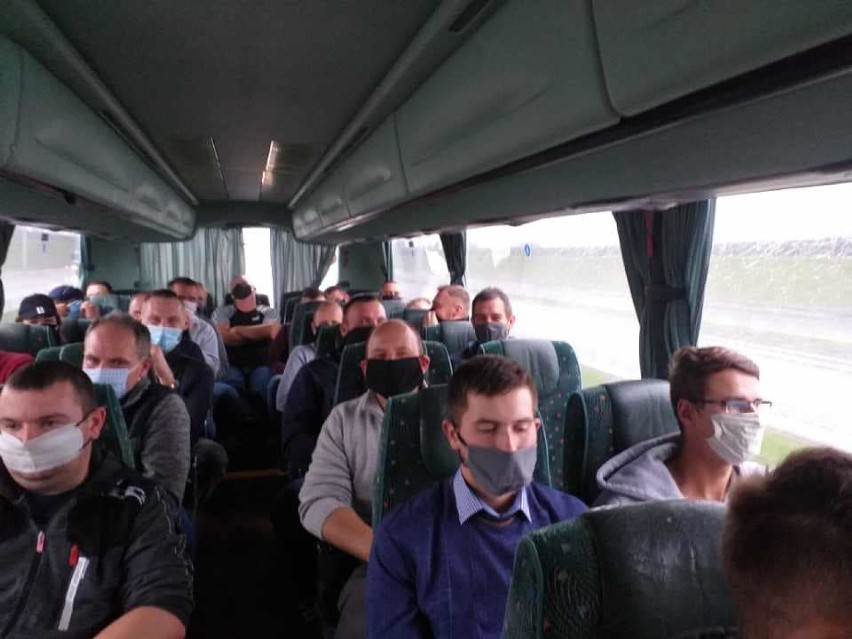 Grupa 90 rolników z powiatu gnieźnieńskiego pojechała do Warszawy. Będą protestować przeciw „piątce dla zwierząt”