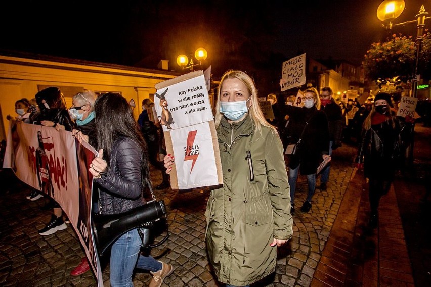 Strajk Kobiet. Sobotnia demonstracja w Szczawnie-Zdroju (ZDJĘCIA