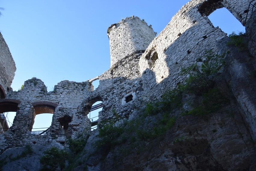 Najbardziej znana jurajskie ruiny zamku. W weekend majowy...