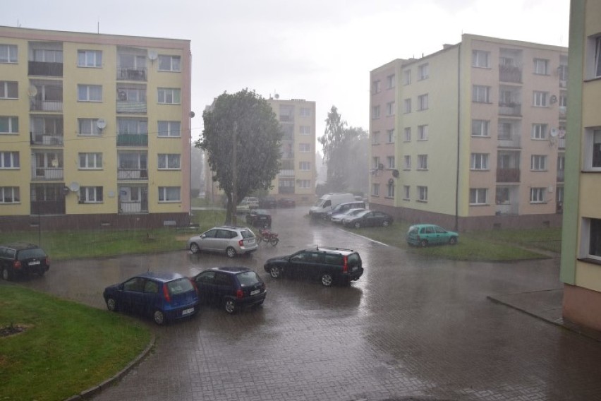 Nowy Dwór Gdański. Gwałtowna burza nad regionem. Zalane ulice