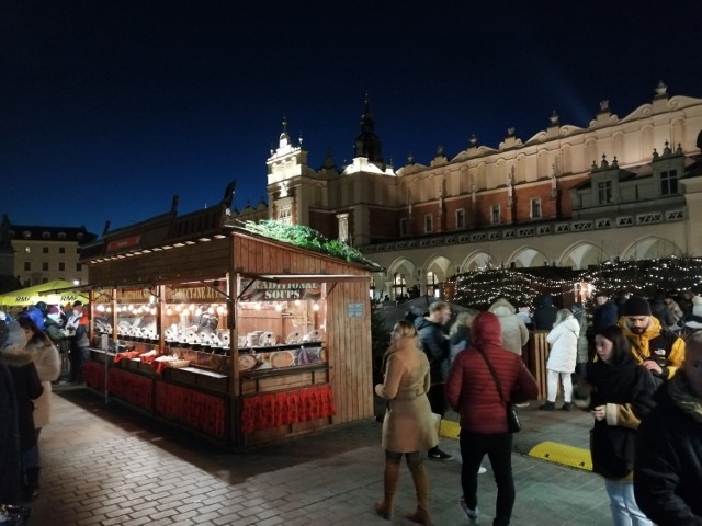 Jarmark Bożonarodzeniowy na Rynku Głównym w Krakowie. Zobacz ceny na kolejnych slajdach >>>