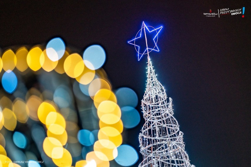 Świąteczne dekoracje w Tomaszowie Maz. Na pl. Kościuszki rozbłysła choinka [ZDJĘCIA]