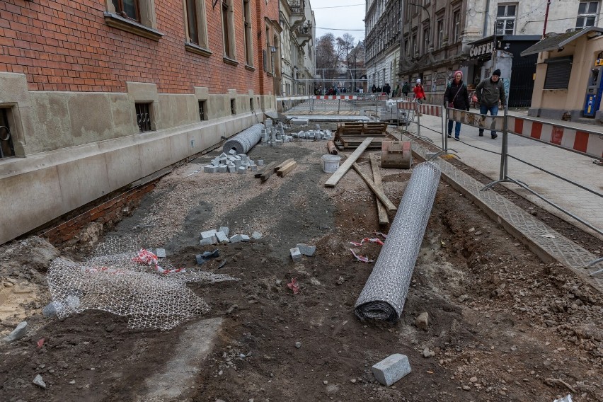 Kraków. Remont ulicy Krupniczej się wlecze. Rozłożony na etapy... Kiedy koniec?