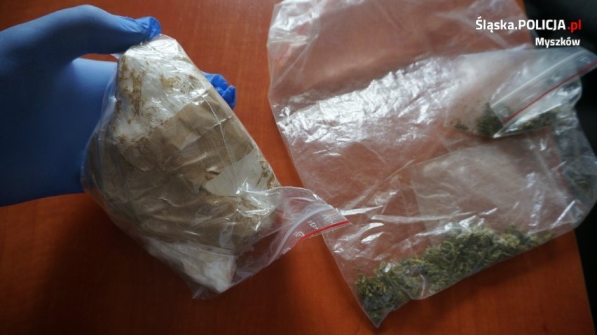 Myszków: Policja zatrzymała 42-letniego dilera. Miał prawie 5 tys. porcji amfetaminy. Został tymczasowo aresztowany