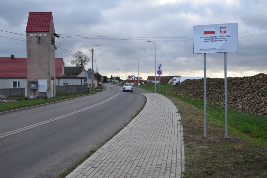 KOŚCIAN. W Nacławiu został wybudowany nowy chodnik. To pierwszy etap inwestycji, której celem jest budowa ścieżki rowerowej do Gryżyny FOTO