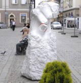 Ulica Krakowska w Opolu to dobre miejsce na marmurowe rzeźby?